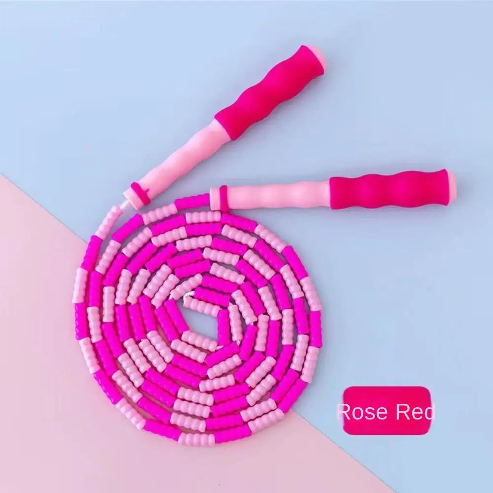 Corde à sauter antidérapante segmentée et réglable.