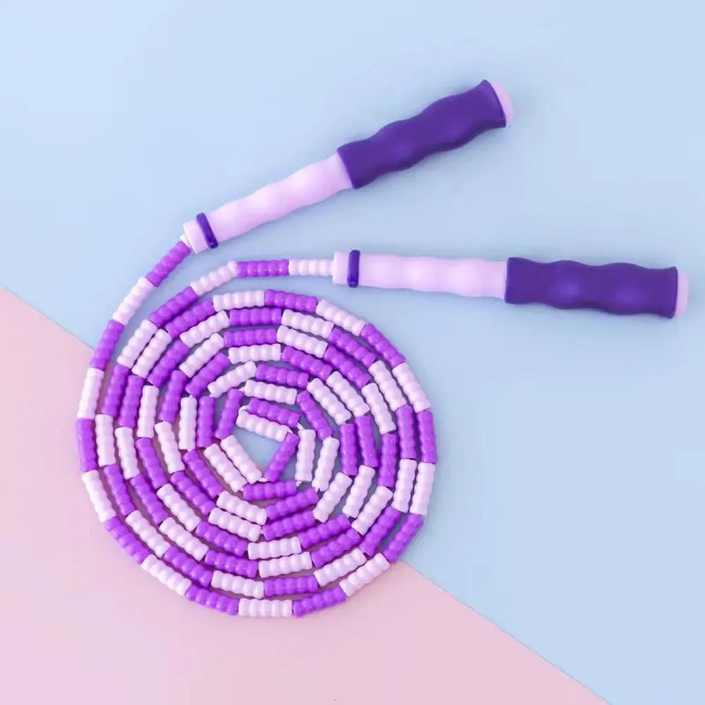 Corde à sauter antidérapante segmentée et réglable.