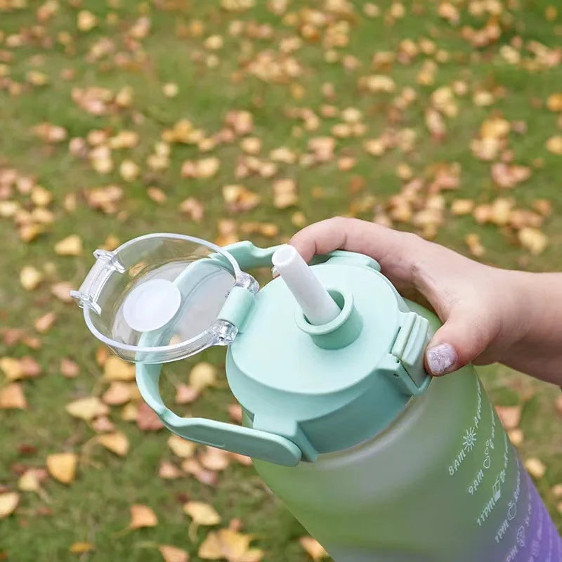 3 Gourdes de sport en plastique.